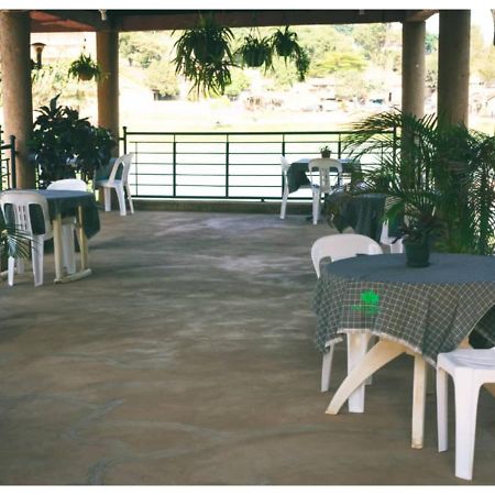 Royal Lake View Gardens 坎帕拉 外观 照片