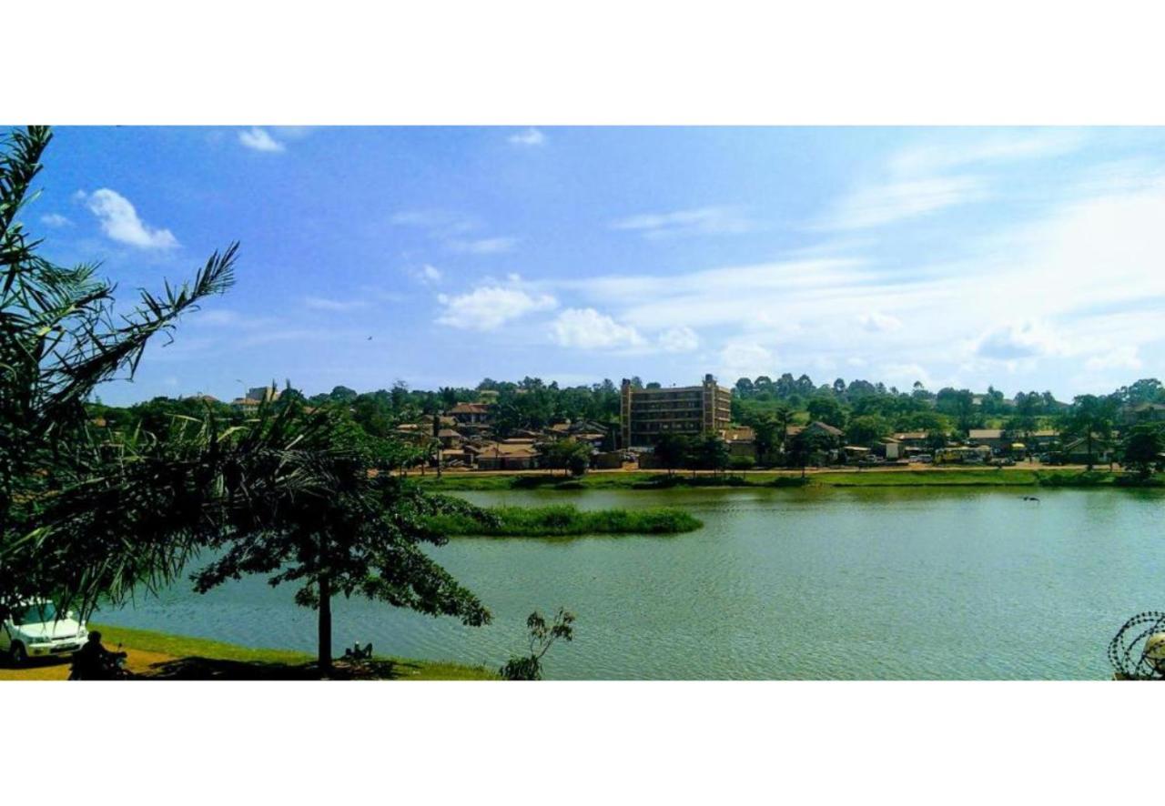 Royal Lake View Gardens 坎帕拉 外观 照片