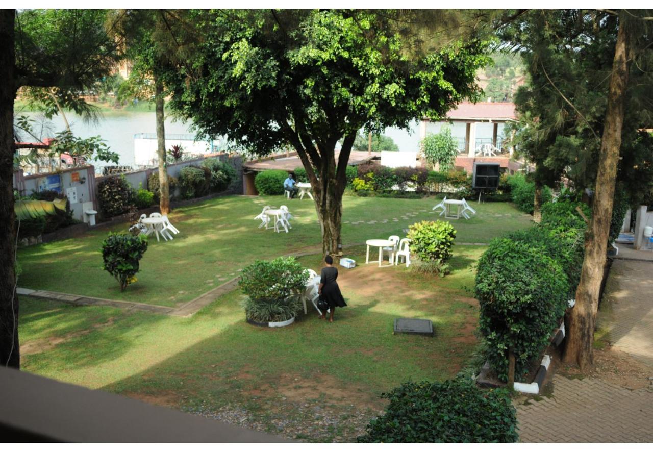 Royal Lake View Gardens 坎帕拉 外观 照片